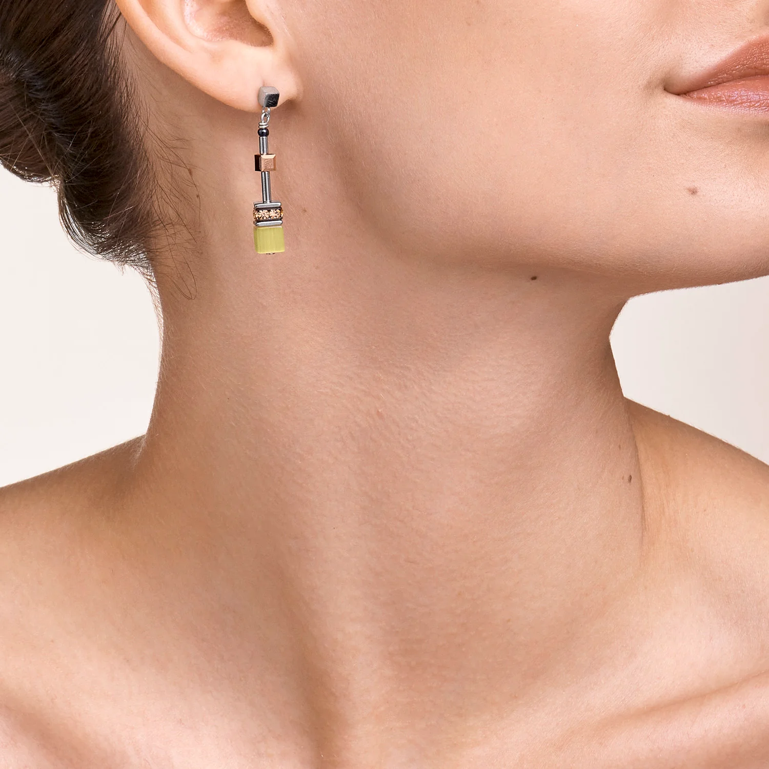 Boucles d'oreille GeoCUBE® medium olive-pêche - Image 4