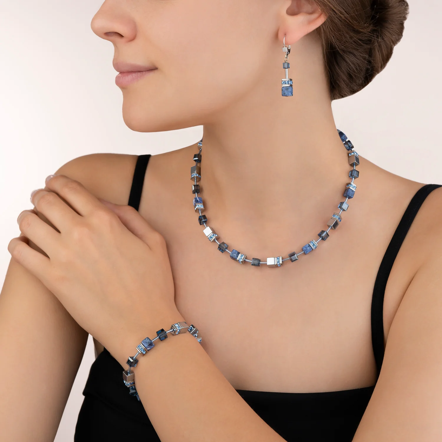 Boucles d'oreille GeoCUBE® sodalite & hématite bleu - Image 4