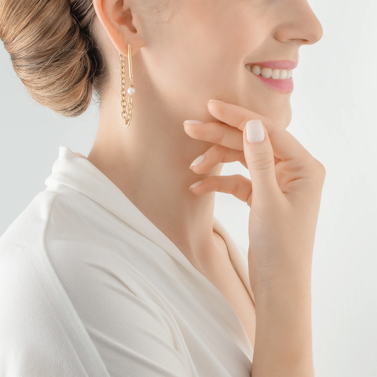 Boucles d'oreilles Chain & Pearl Fever blanc-or - Image 4