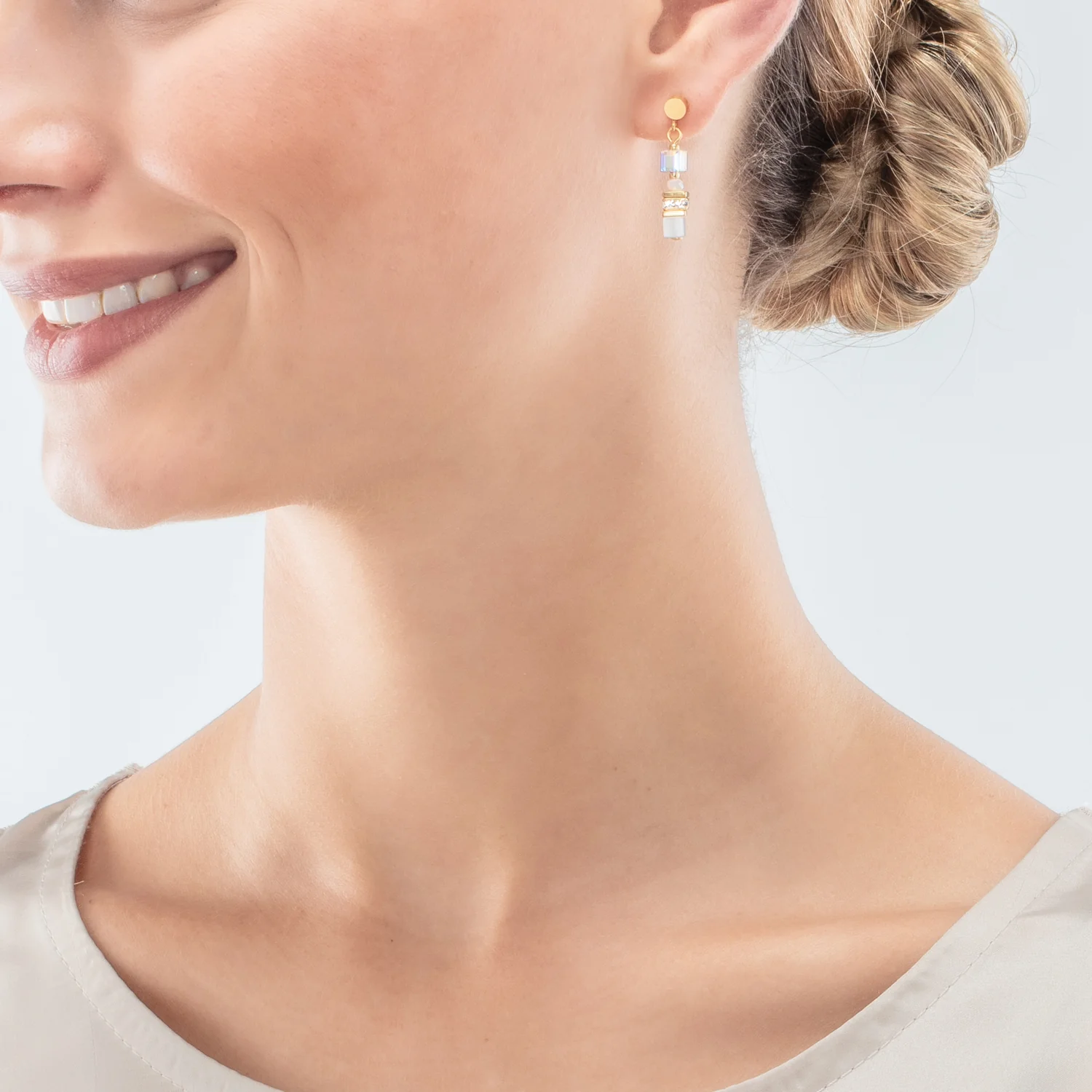 Boucles d'oreilles Mini Cubes or blanc - Image 4