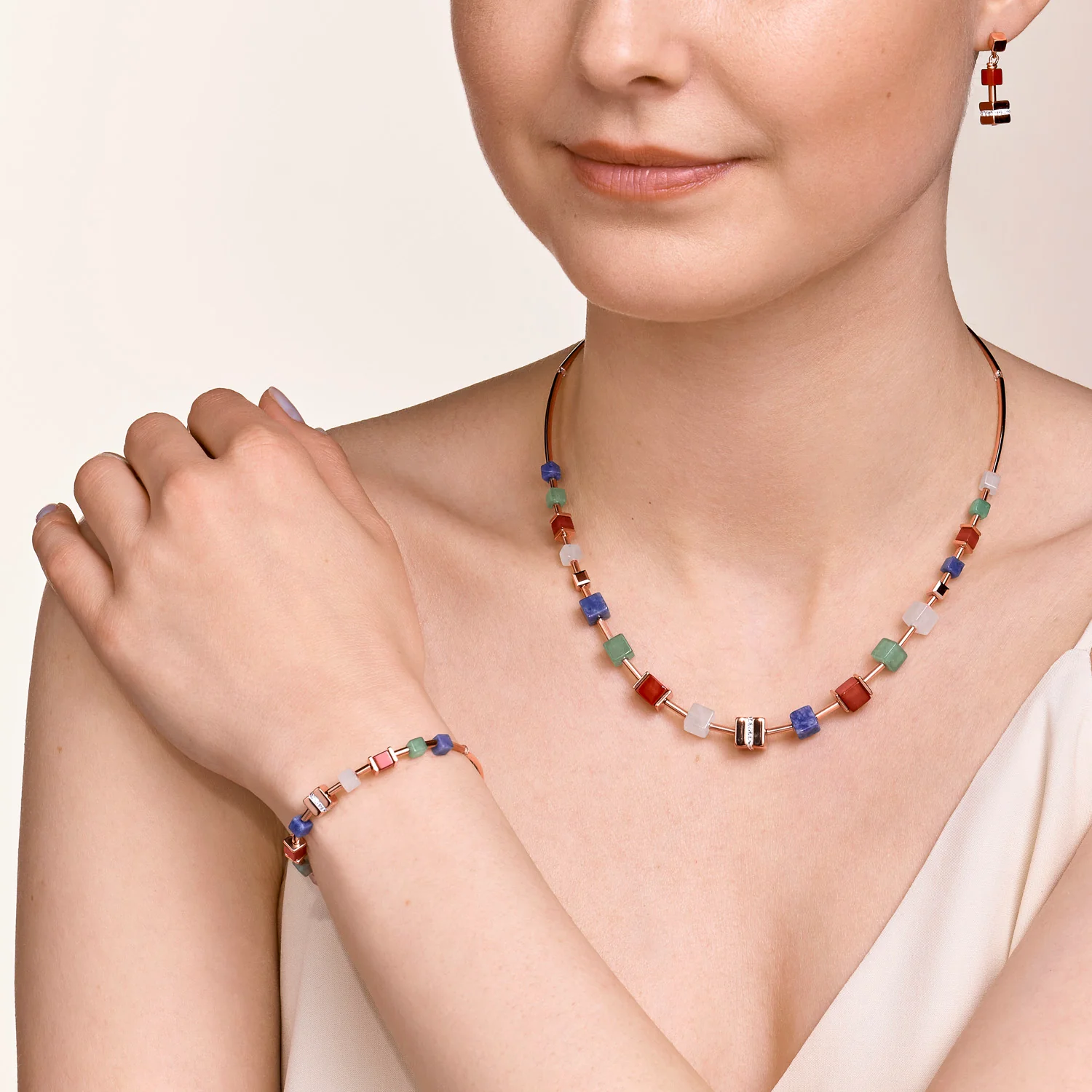 Collier GeoCUBE® big cube pavé de cristaux, pierres précieuses & acier or rose multicolor gemstone - Image 4