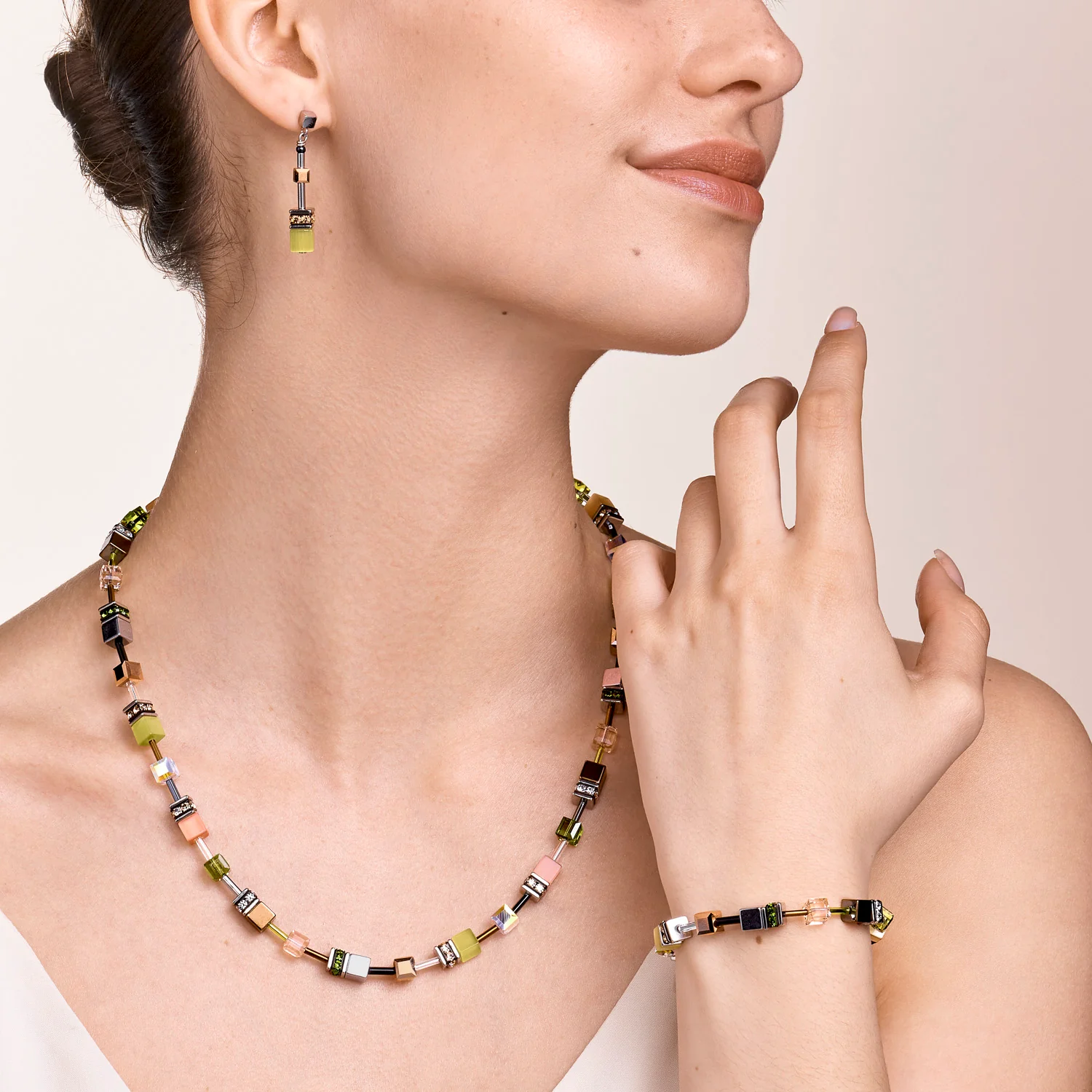 Collier GeoCUBE® medium olive-pêche - Image 4