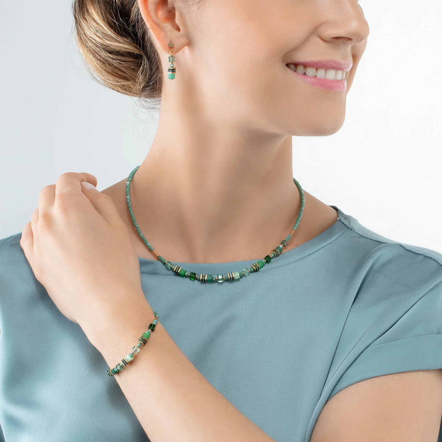 Collier Mini Cubes vert - Image 4